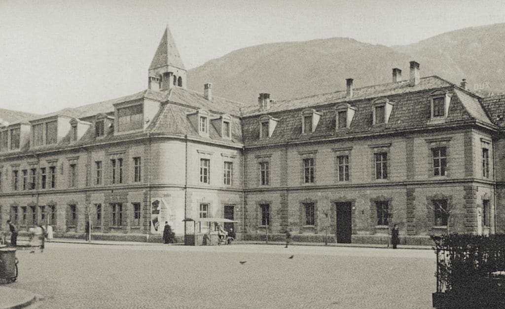 Il Conservatorio dopo la ristrutturazione e prima del bombardamento (1943-1945) / Das Konservatorium nach der Gebäudesanierung und vor der Bombardierung (1943-1945)
