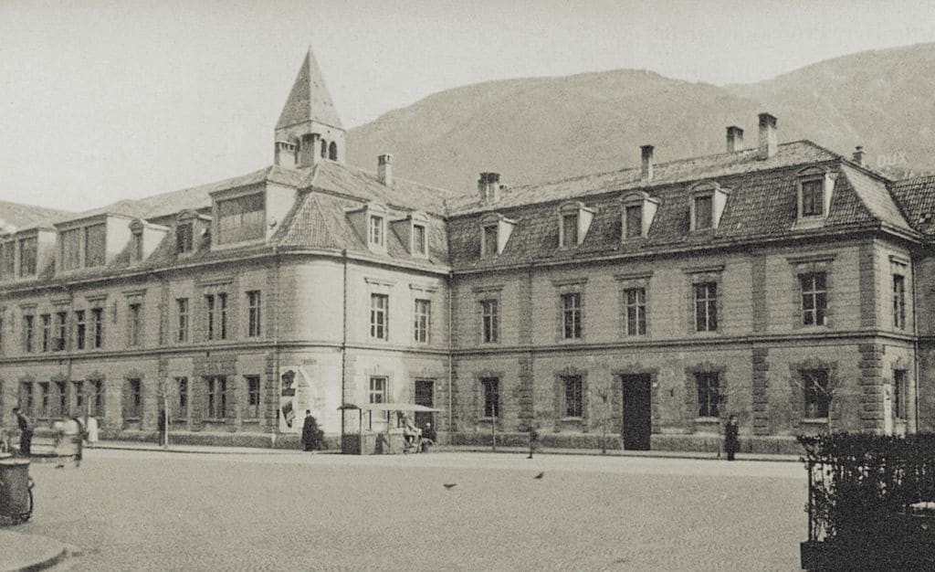 Il Conservatorio dopo la ristrutturazione e prima del bombardamento (1943-1945) / Das Konservatorium nach der Gebäudesanierung und vor der Bombardierung (1943-1945)