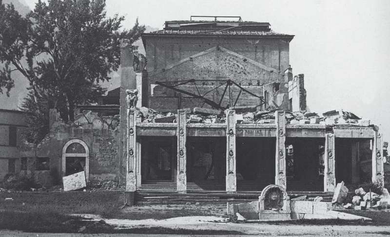 Palchi tra le macerie (4)